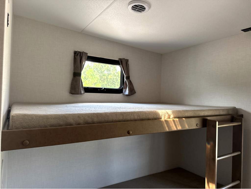 2027 VENTURE RV SPORTTREK 354VBH - Image 12