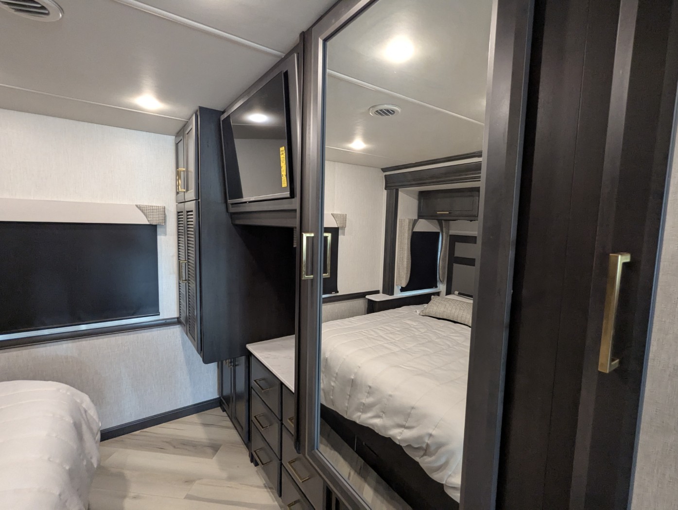 2026 Fleetwood Bounder 33C - Image 28