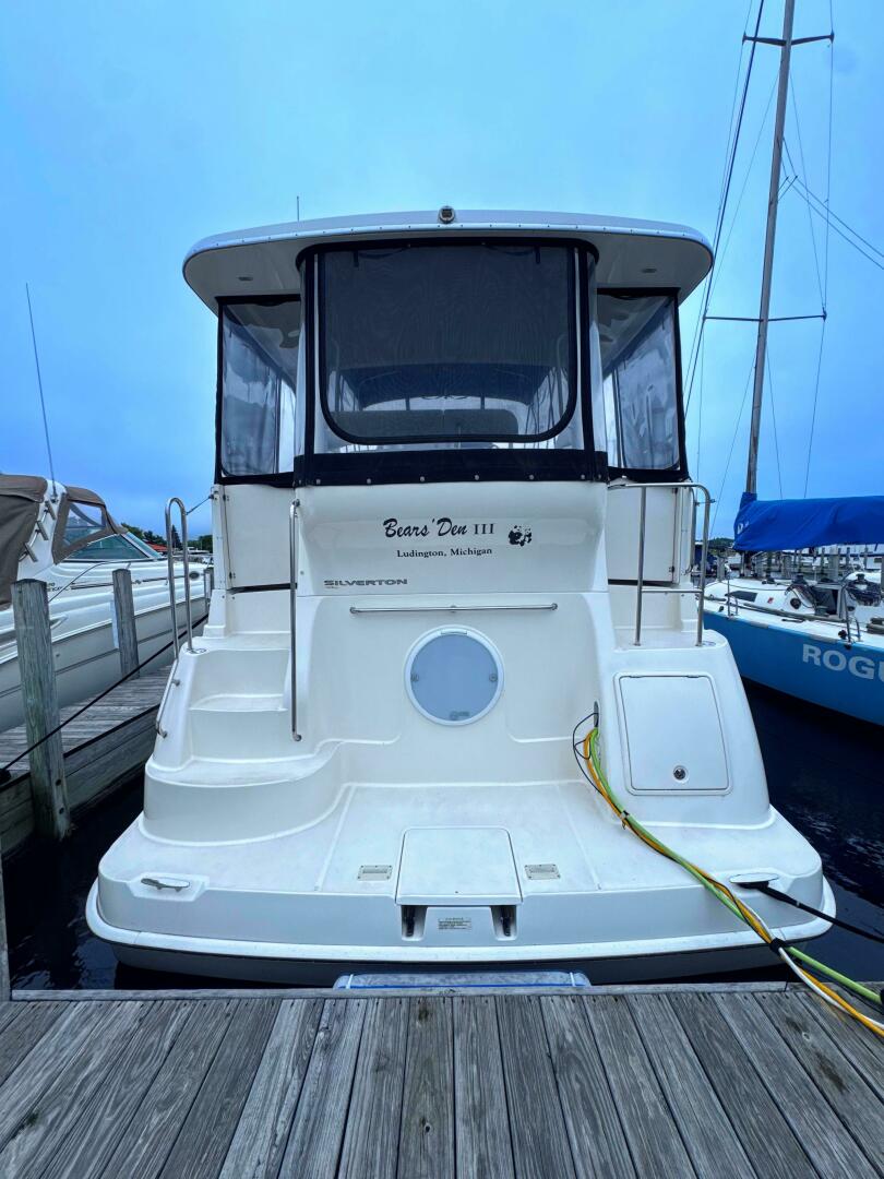 2005 Silverton 35 Motor Yacht - Image 4