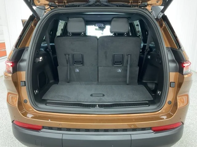 2026 Jeep Grand-Cherokee-L Laredo Altitude 4x4 - Image 37