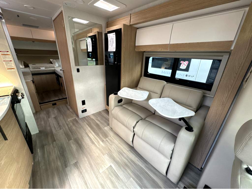 2027 THOR MOTOR COACH TIBURON 24XL - Image 9
