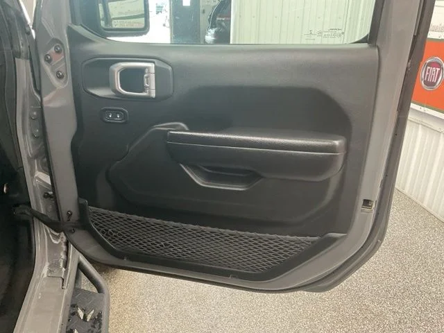 2021 Jeep Gladiator Crew Cab Sport 4WD - Image 23