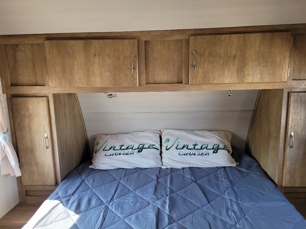 2017 Gulf Stream Vintage Cruiser 19ERD - Image 17