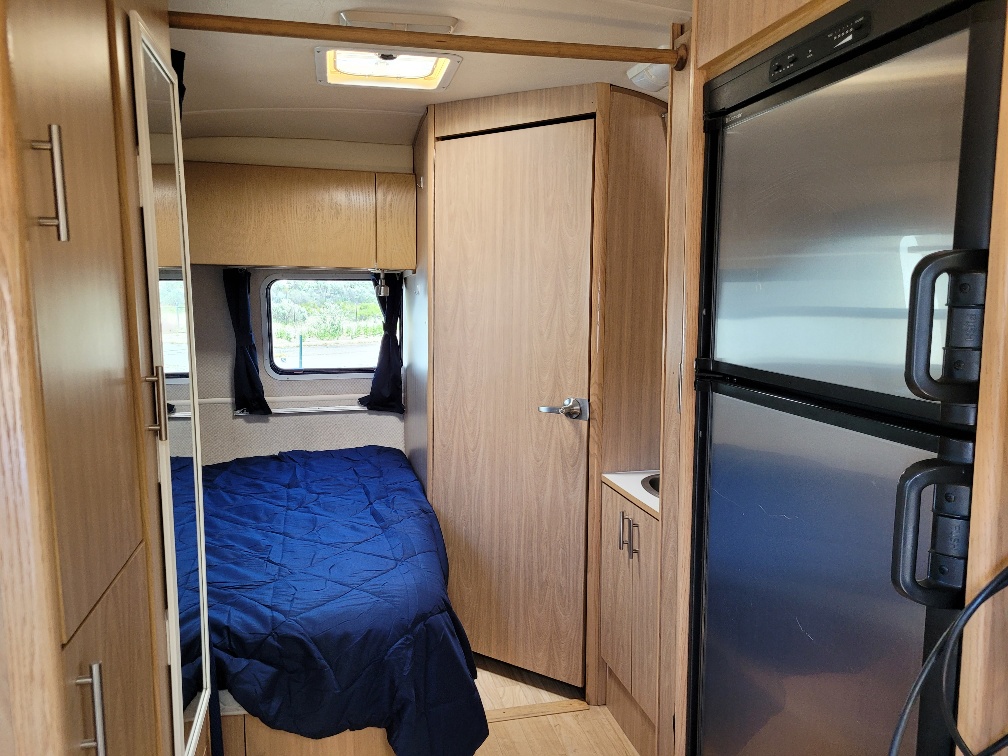 2006 Airstream Safari 25SS - Image 11