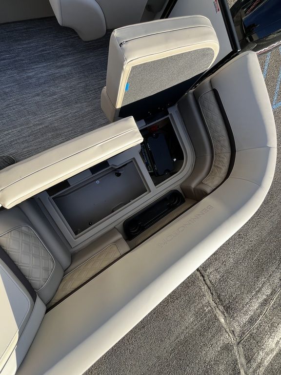 2026 Bennington 22SSR Lux TriToon Pontoon - Image 26