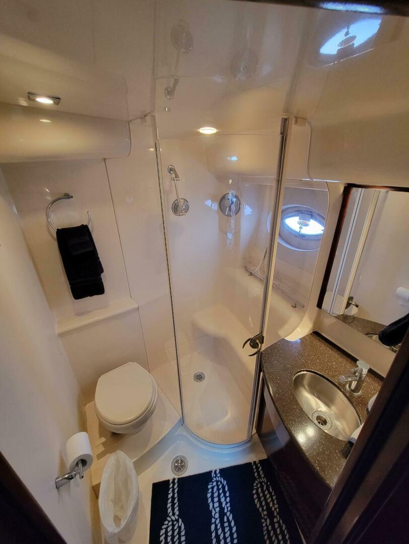 2011 Meridian 441 Sedan - Image 11