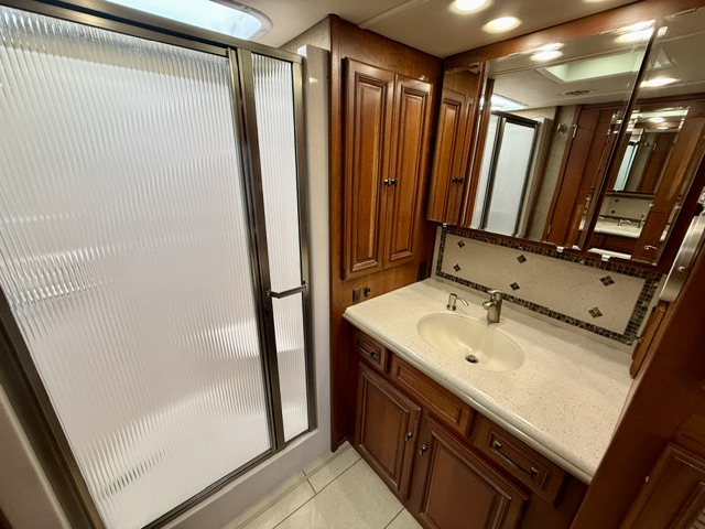 2013 WINNEBAGO TOUR 42QD - Image 30