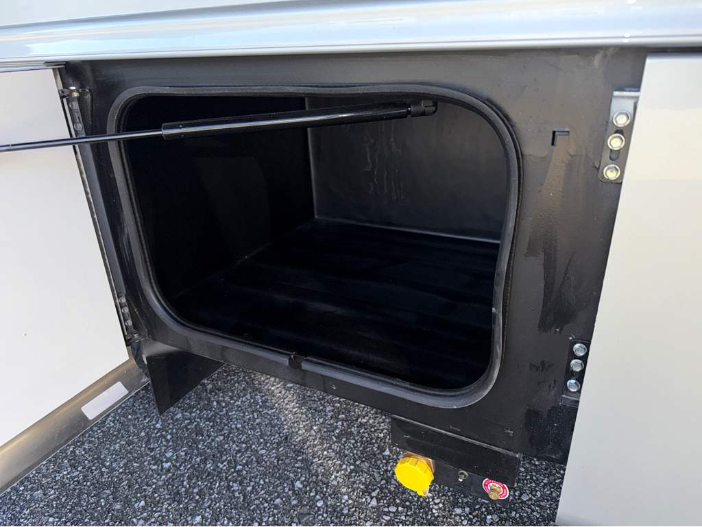 2027 ENTEGRA COACH QWEST 25L - Image 8