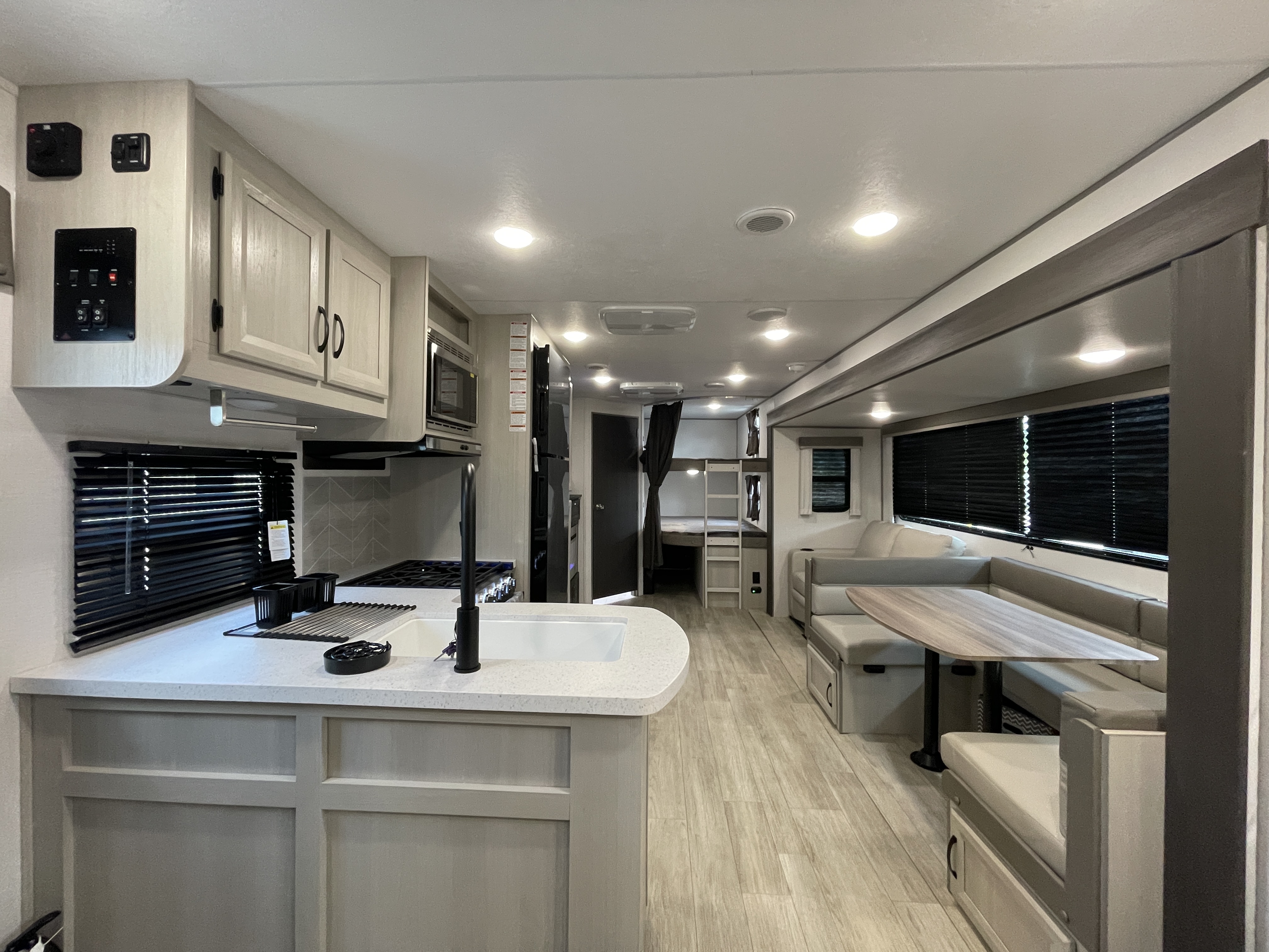 2027 Coachmen Catalina Legacy Edition 273DBHCK - Image 18
