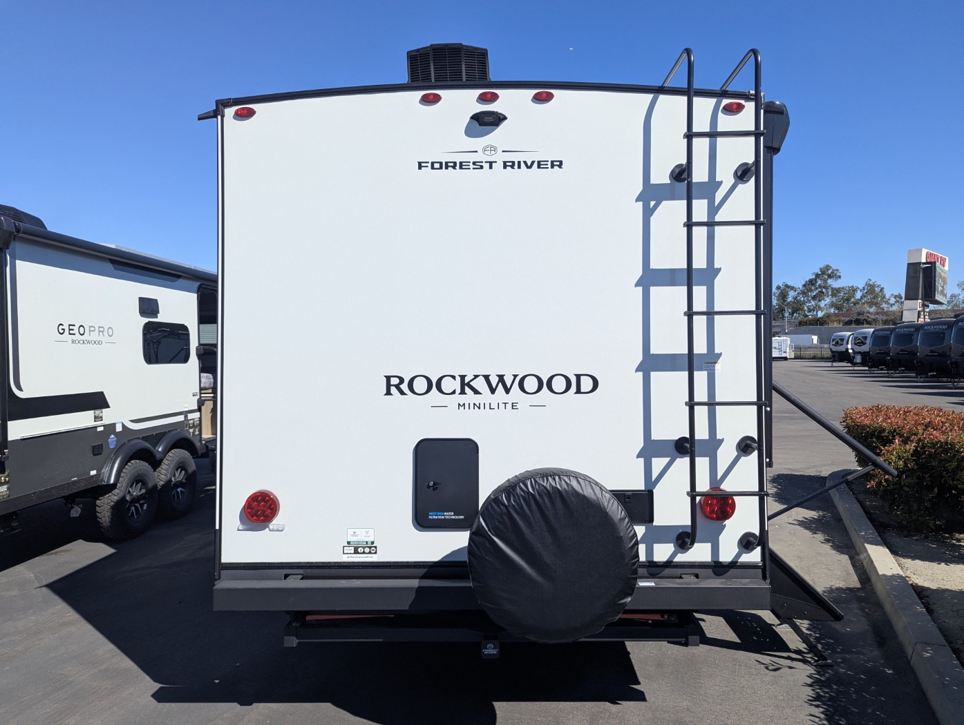 2027 Forest River Rockwood Mini Lite 2109S - Image 5