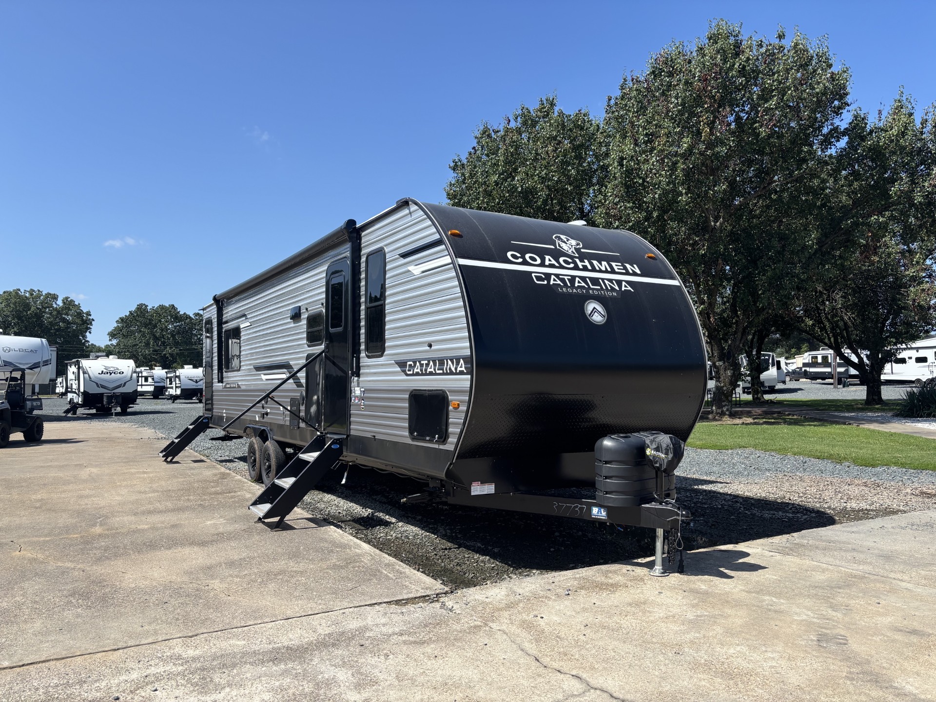 2027 Coachmen Catalina Legacy Edition 333DBDSCK - Image 1