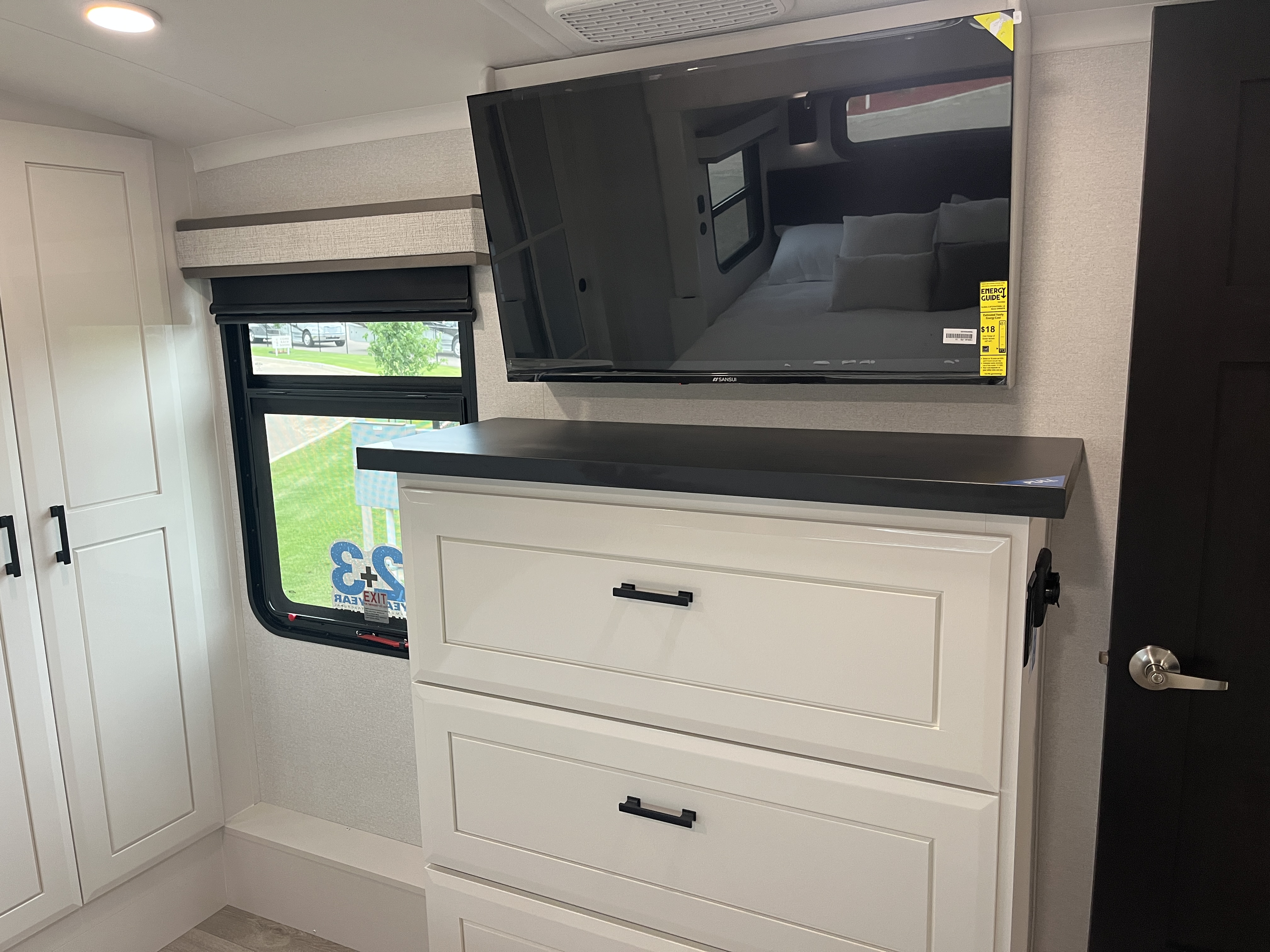 2027 JAYCO PINNACLE 32RLTS - Image 41