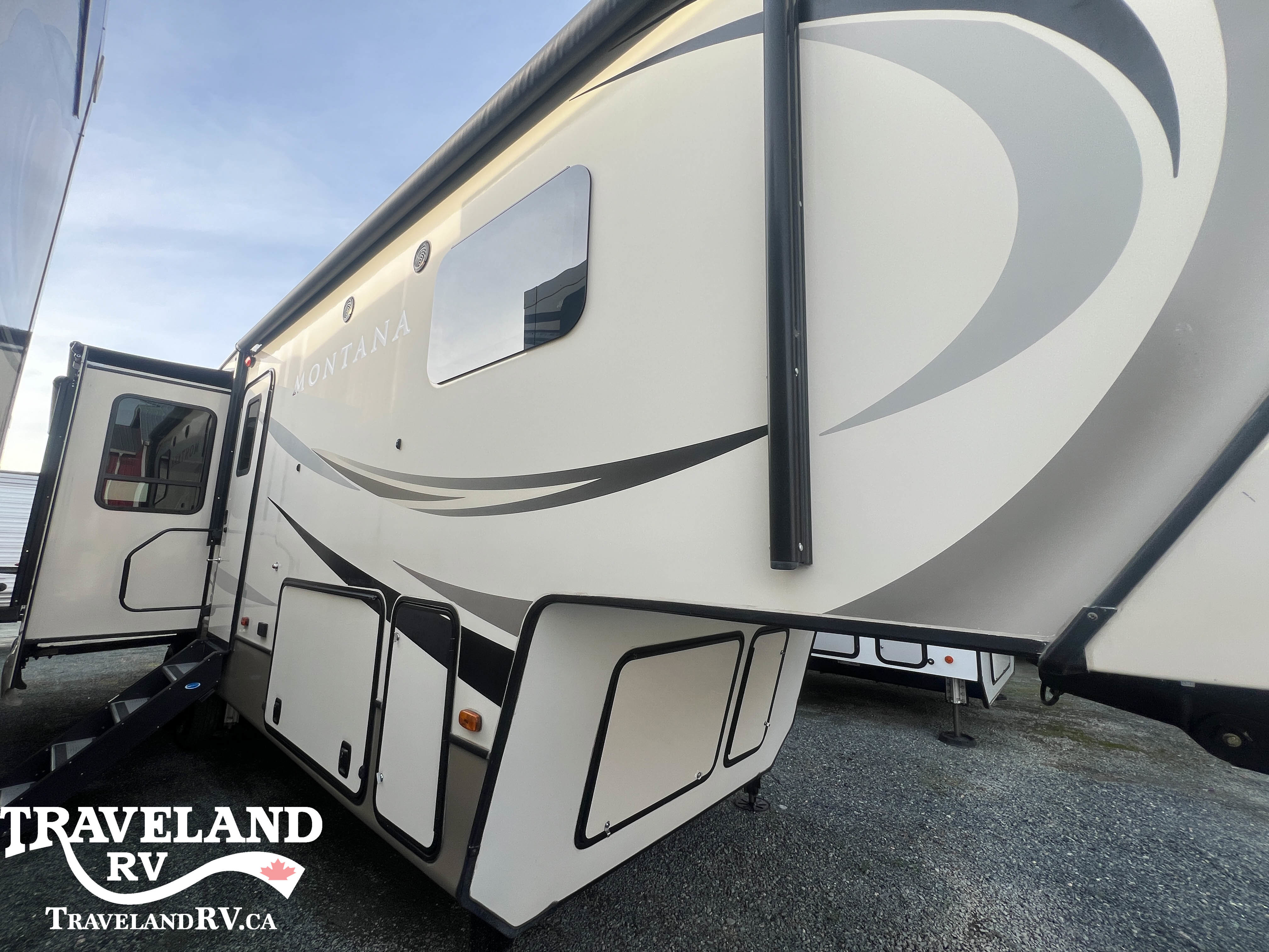 2018 Keystone Montana 3120RL - Image 1