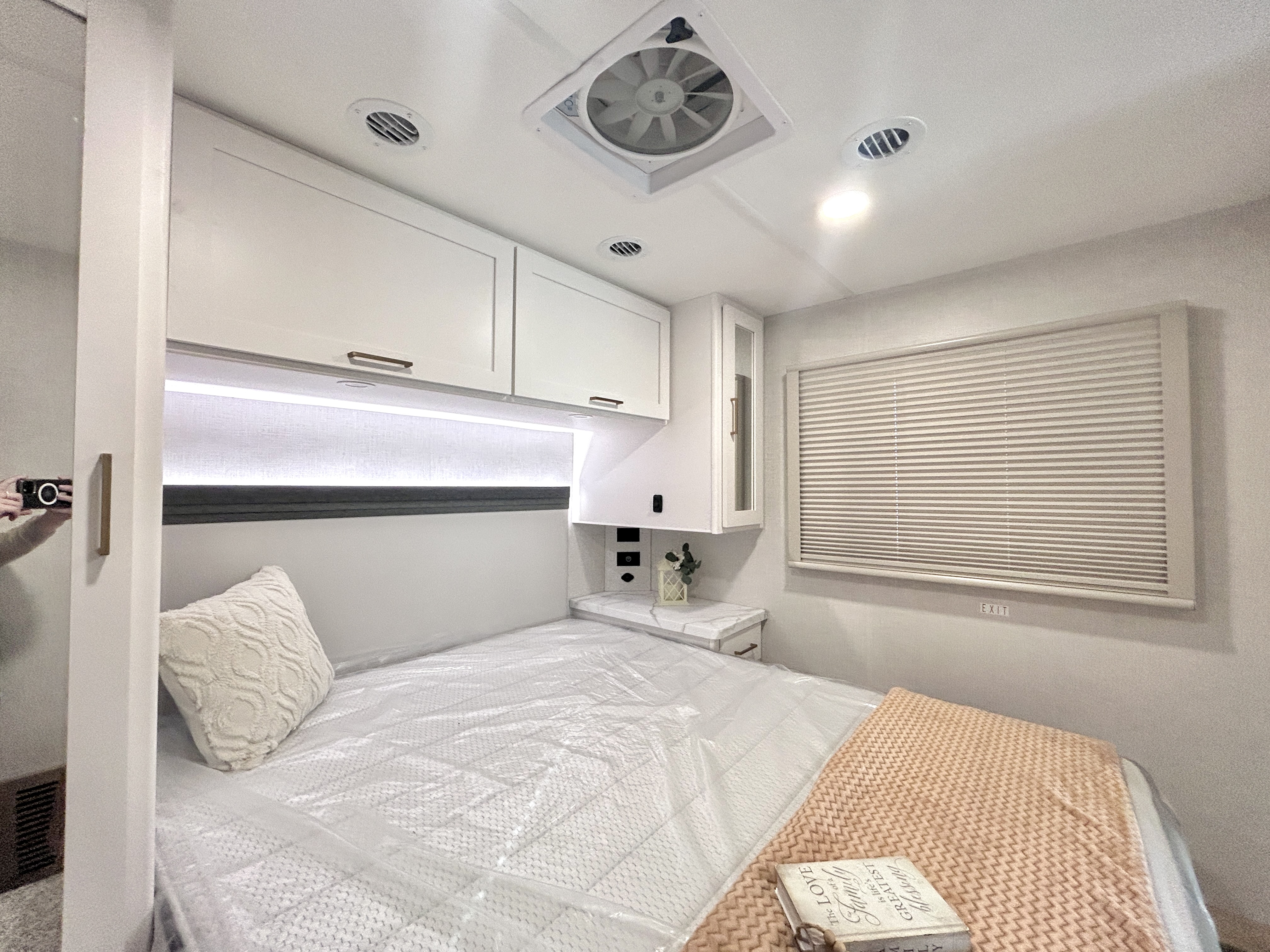2027 Thor Motor Coach Quantum LC28 - Image 17
