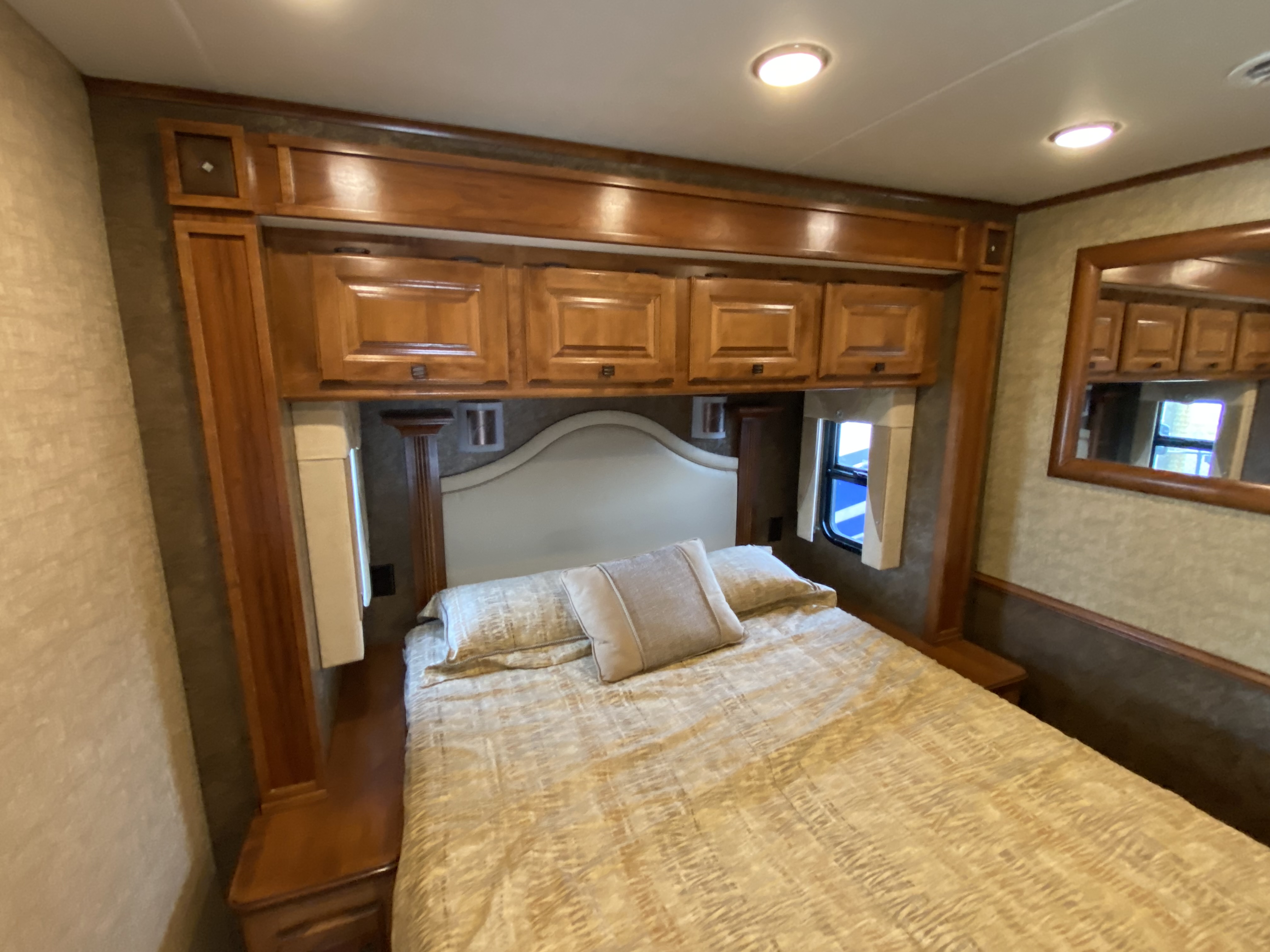 2014 Tiffin Allegro 32 CA - Image 27