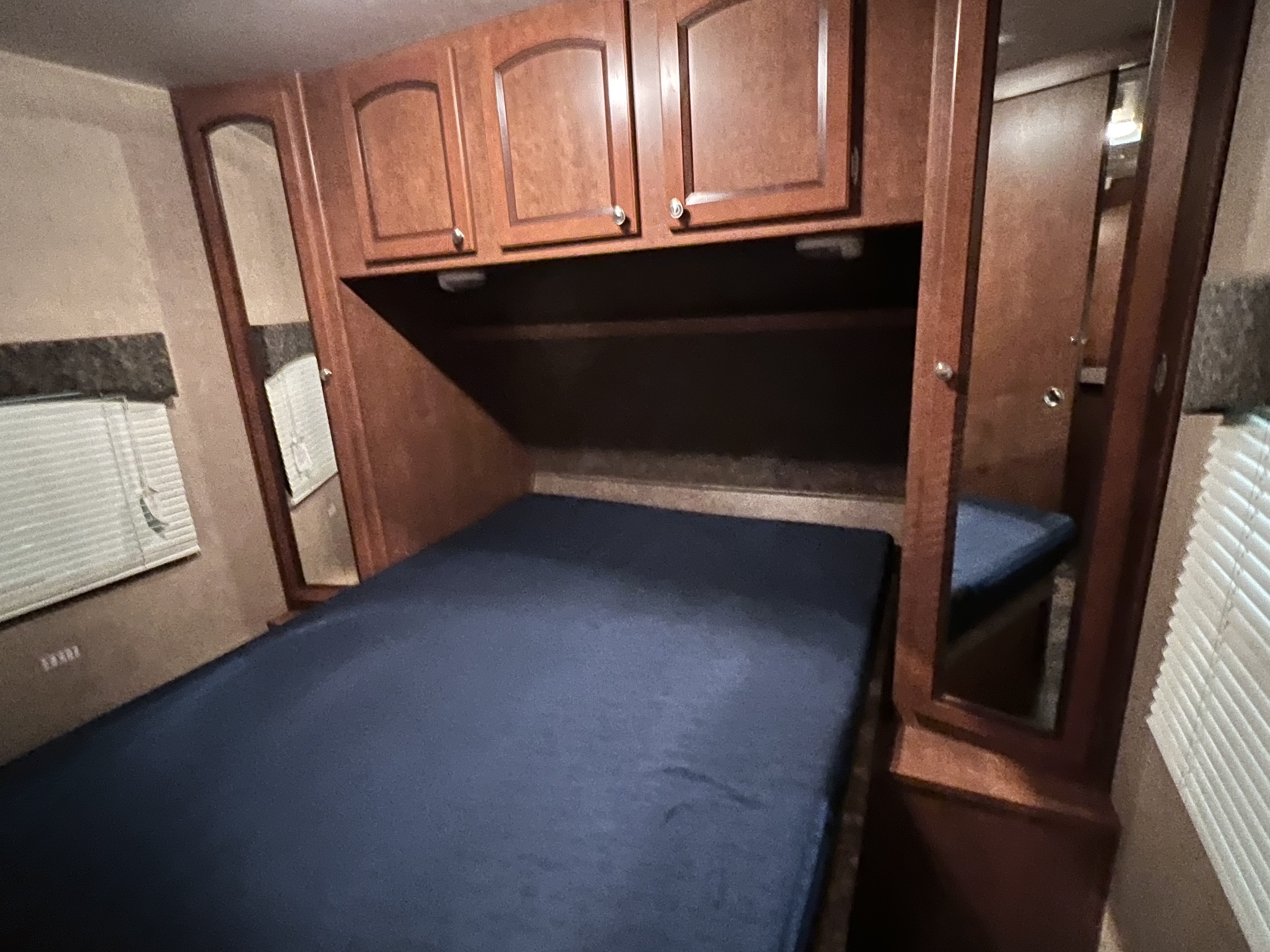 2011 SHASTA REVERE 32BHDS HMS - Image 11