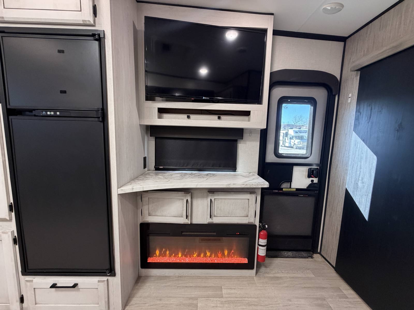 2023 KZ RV Durango Half-Ton D274BHD - Image 11