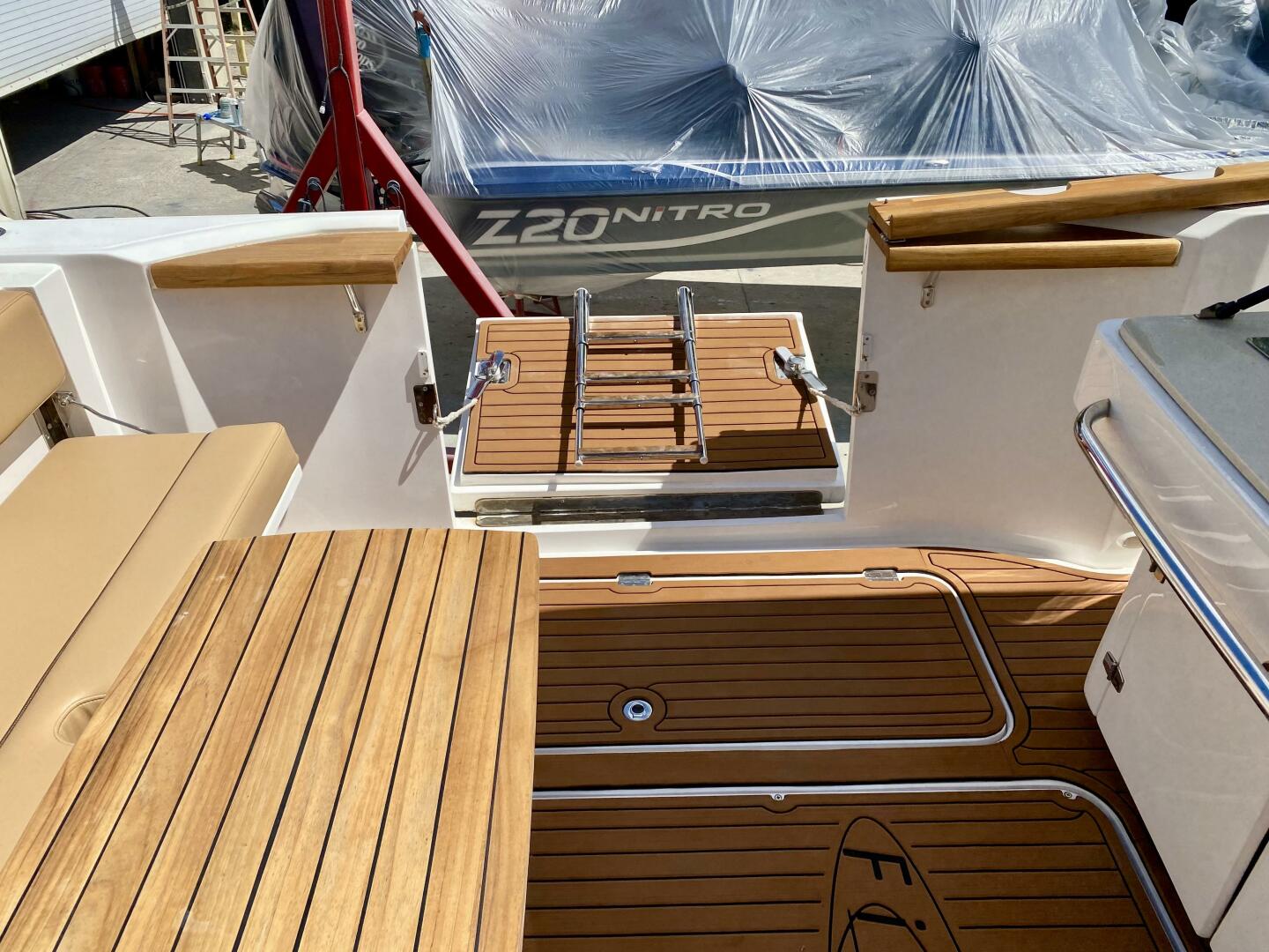 2023 Fishing Raptor 390 Solarium - Image 16