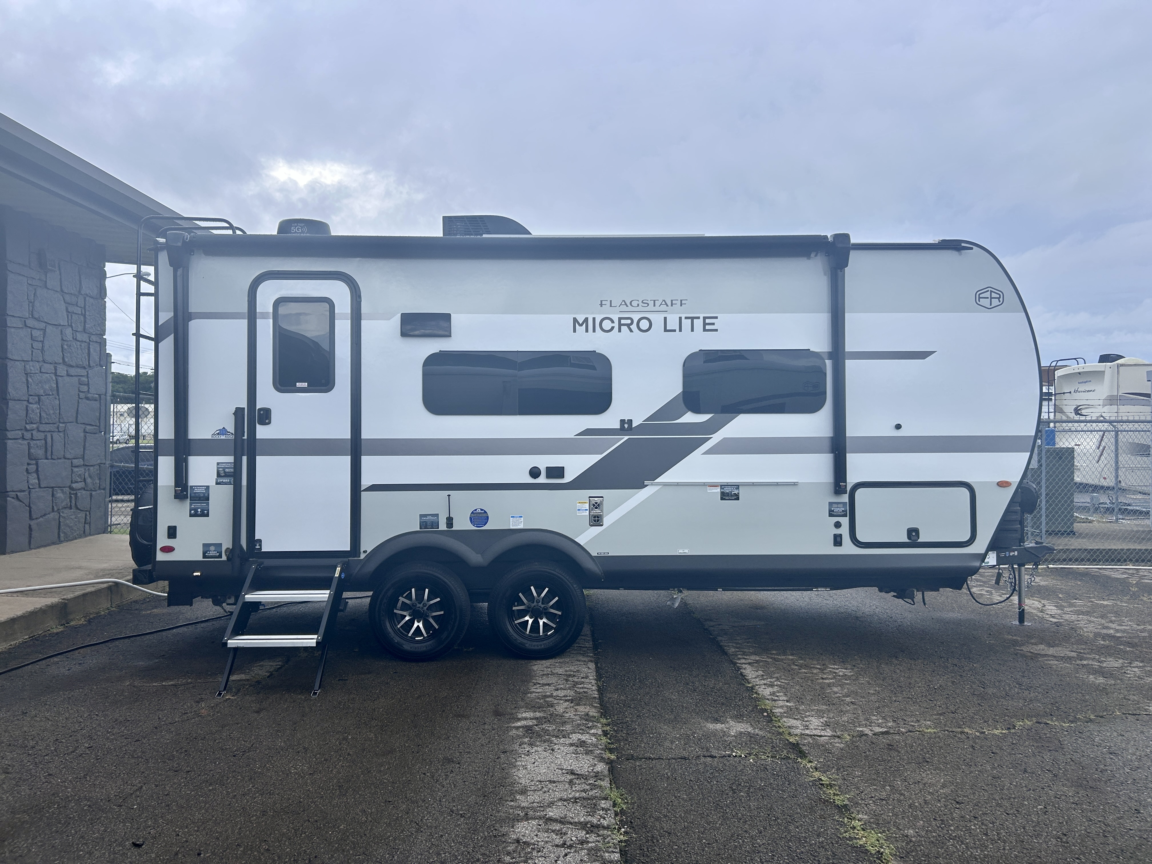 2027 Forest River MICRO-LITE 21FBRS - Image 3