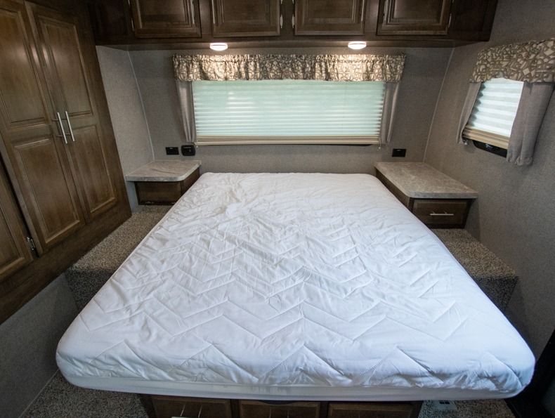 2019 Forest River Rockwood Ultra Lite 2604WS - Image 22