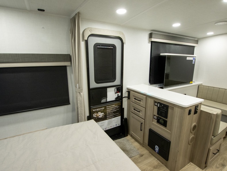 2026 Forest River Rockwood Mini Lite 2522FB - Image 20