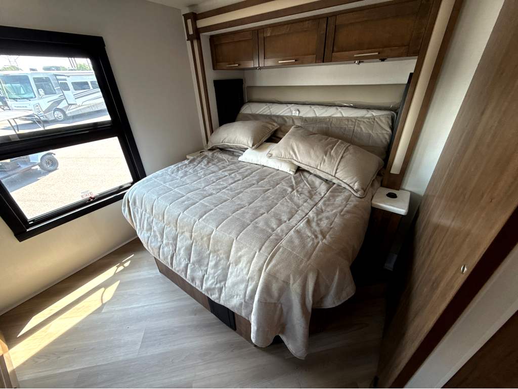 2026 ENTEGRA COACH ACCOLADE 37M - Image 32