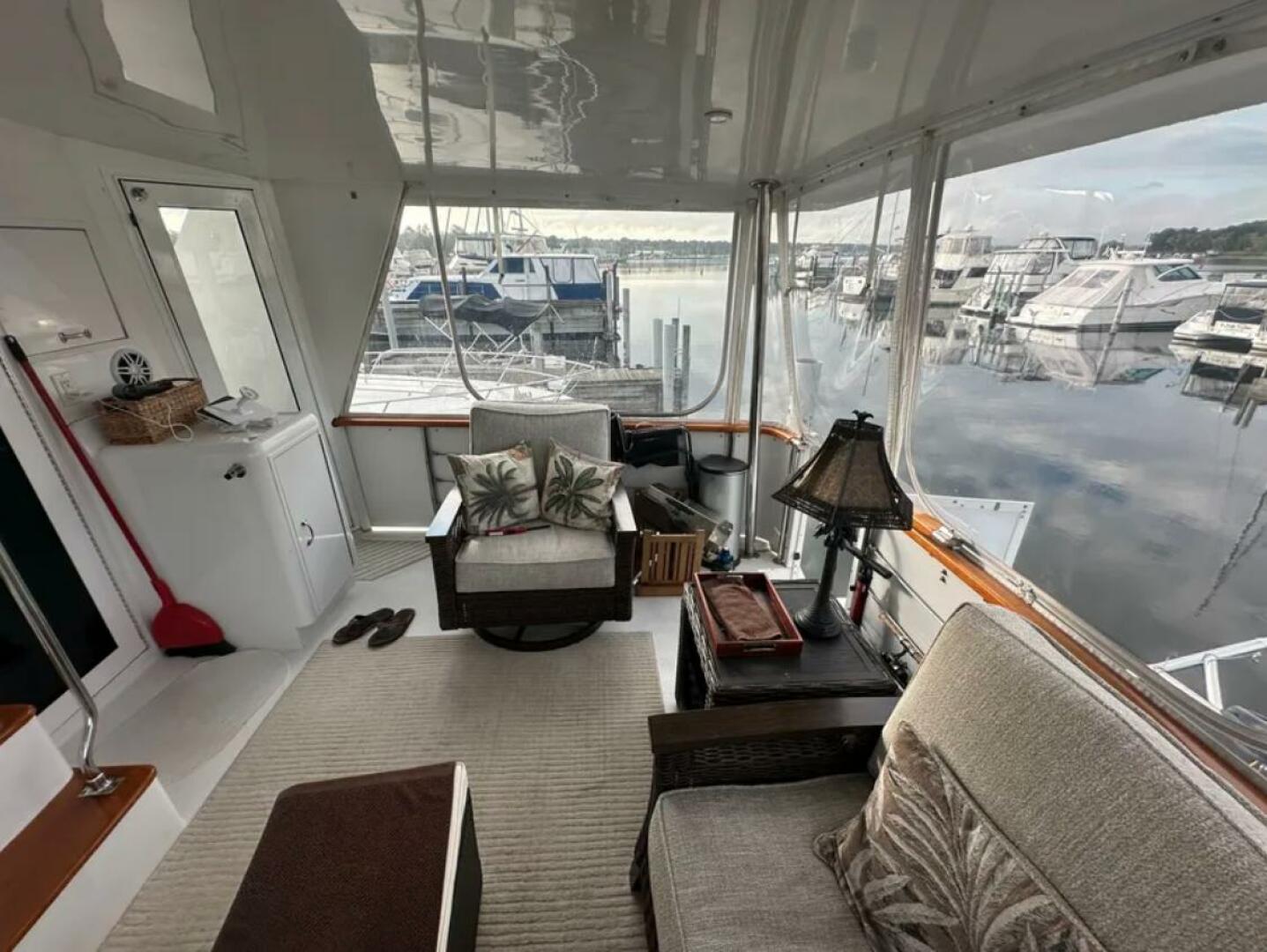 1994 Hatteras 48 Cockpit Motor Yacht - Image 4