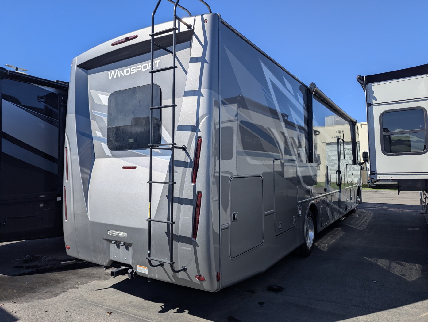 2026 Thor Motor Coach Windsport 35J - Image 5