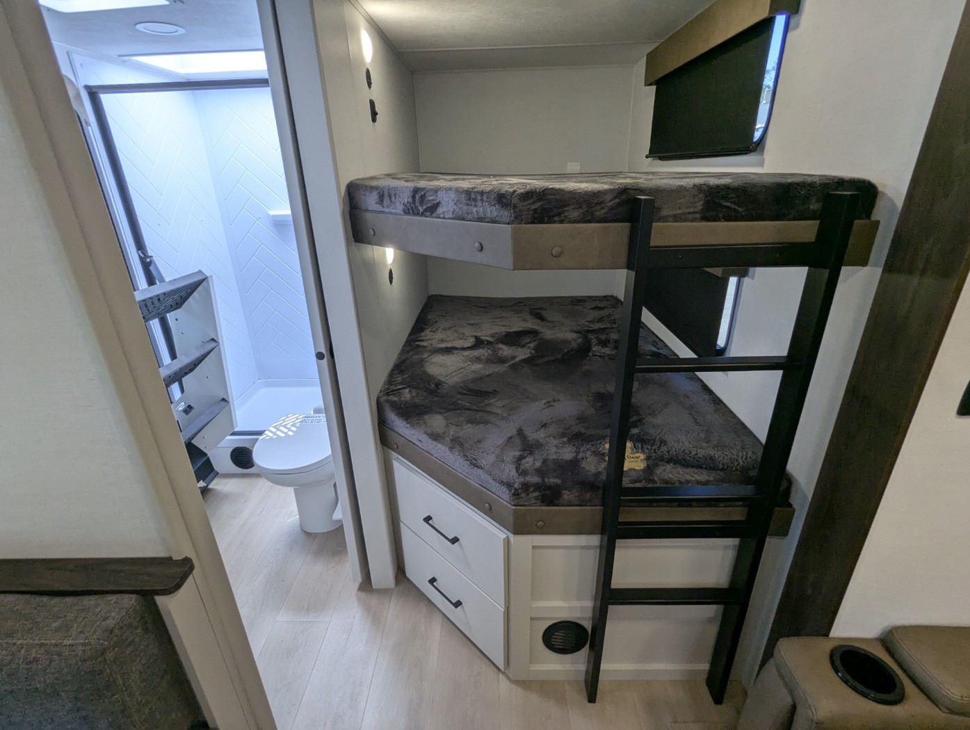2027 Alliance RV Delta Ultra Lite BH255 - Image 23