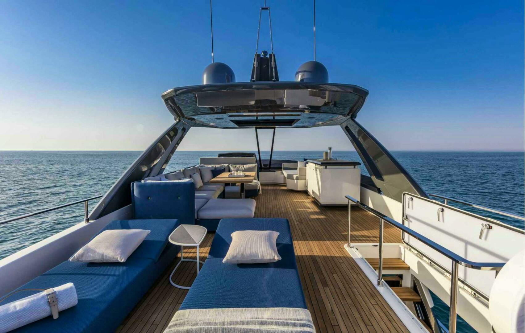 2019 Ferretti Yachts Ferretti 780 Base - Image 2