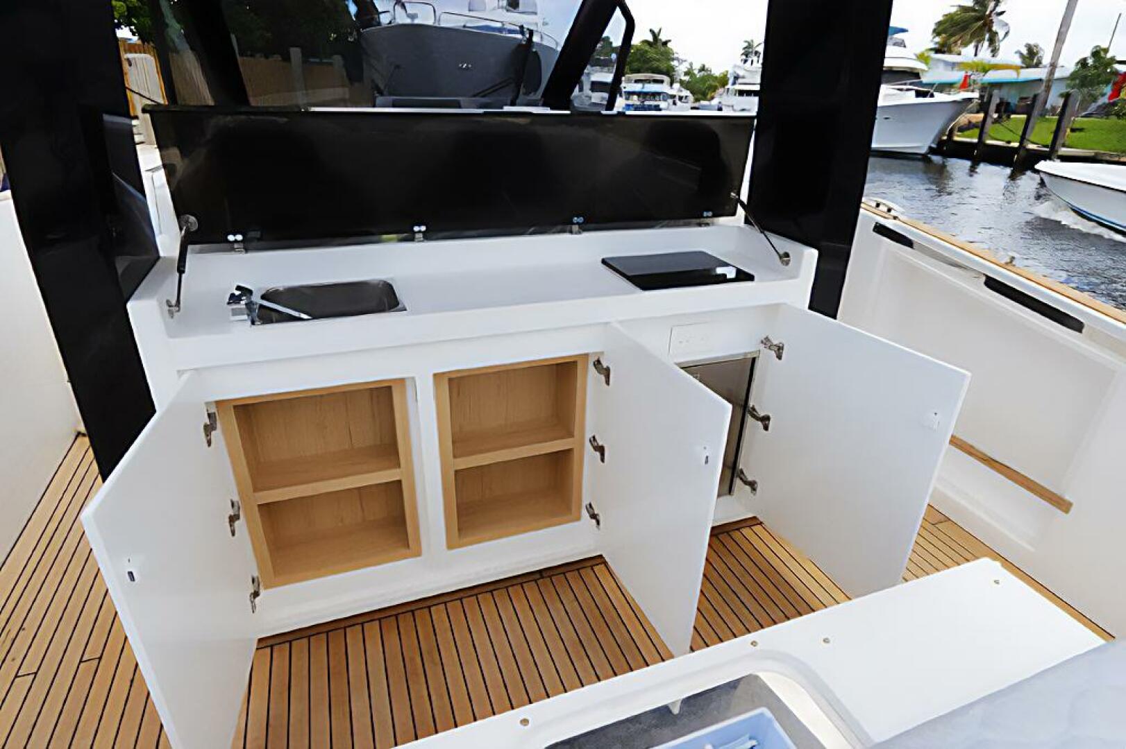 2023 Astondoa 377 Coupe Outboard - Image 17