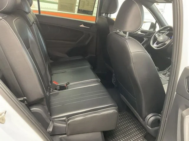 2022 Volkswagen Tiguan Utility 4D SE R-Line Black 2WD - Image 25