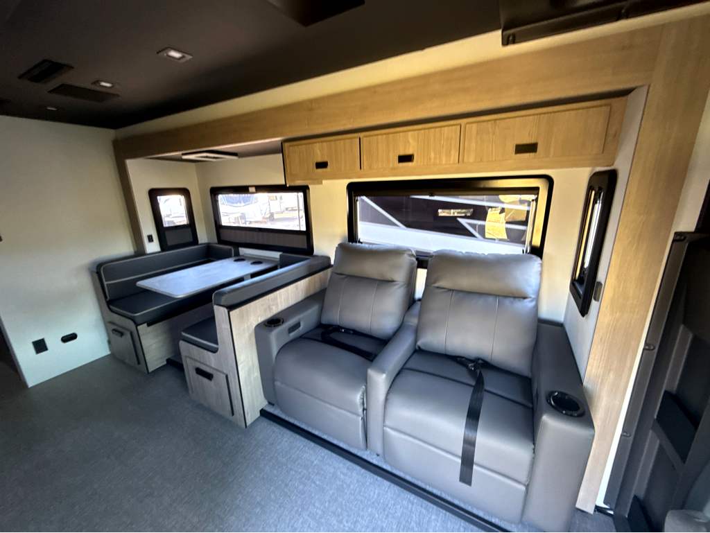 2027 GRAND DESIGN LINEAGE SERIESE 30DC - Image 16
