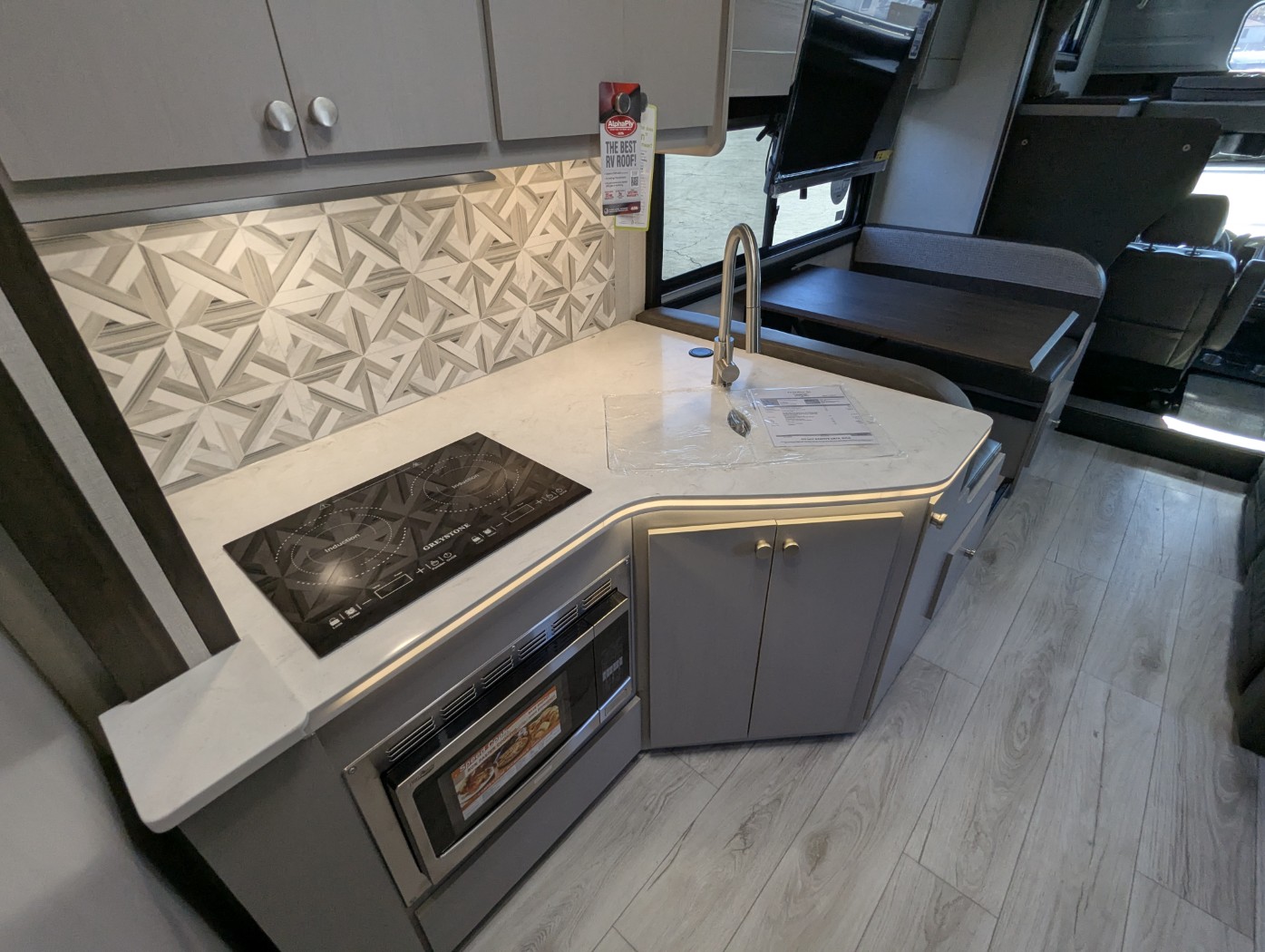 2026 Coachmen Entourage 320LV - Image 30