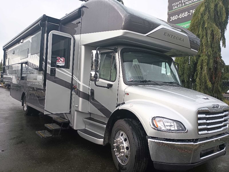 2026 Entegra Coach Accolade 37M - Image 2