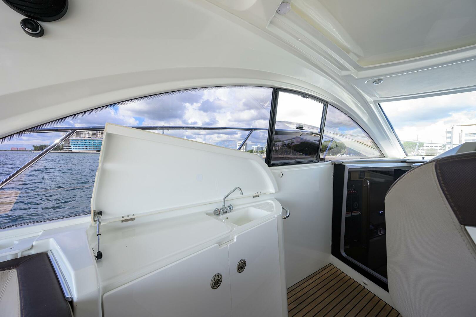 2003 Jupiter 31 Cuddy - Image 115
