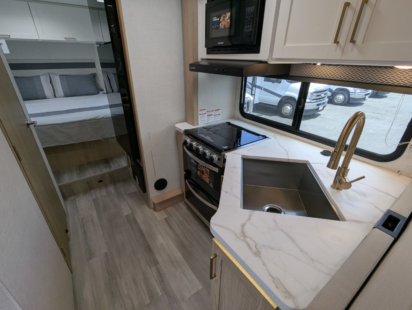 2027 Thor Motor Coach Four Winds 28Z - Image 18