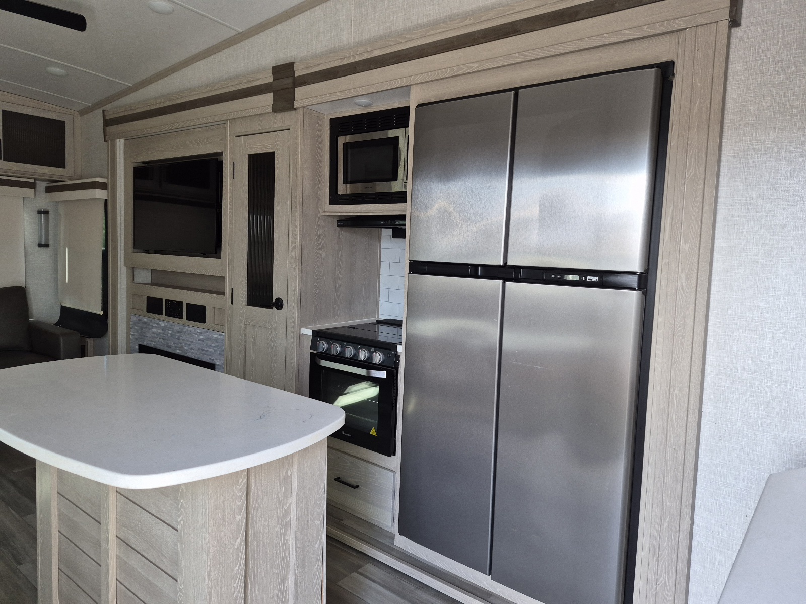 2022 Forest River Rockwood Ultra Lite 2883WS - Image 5