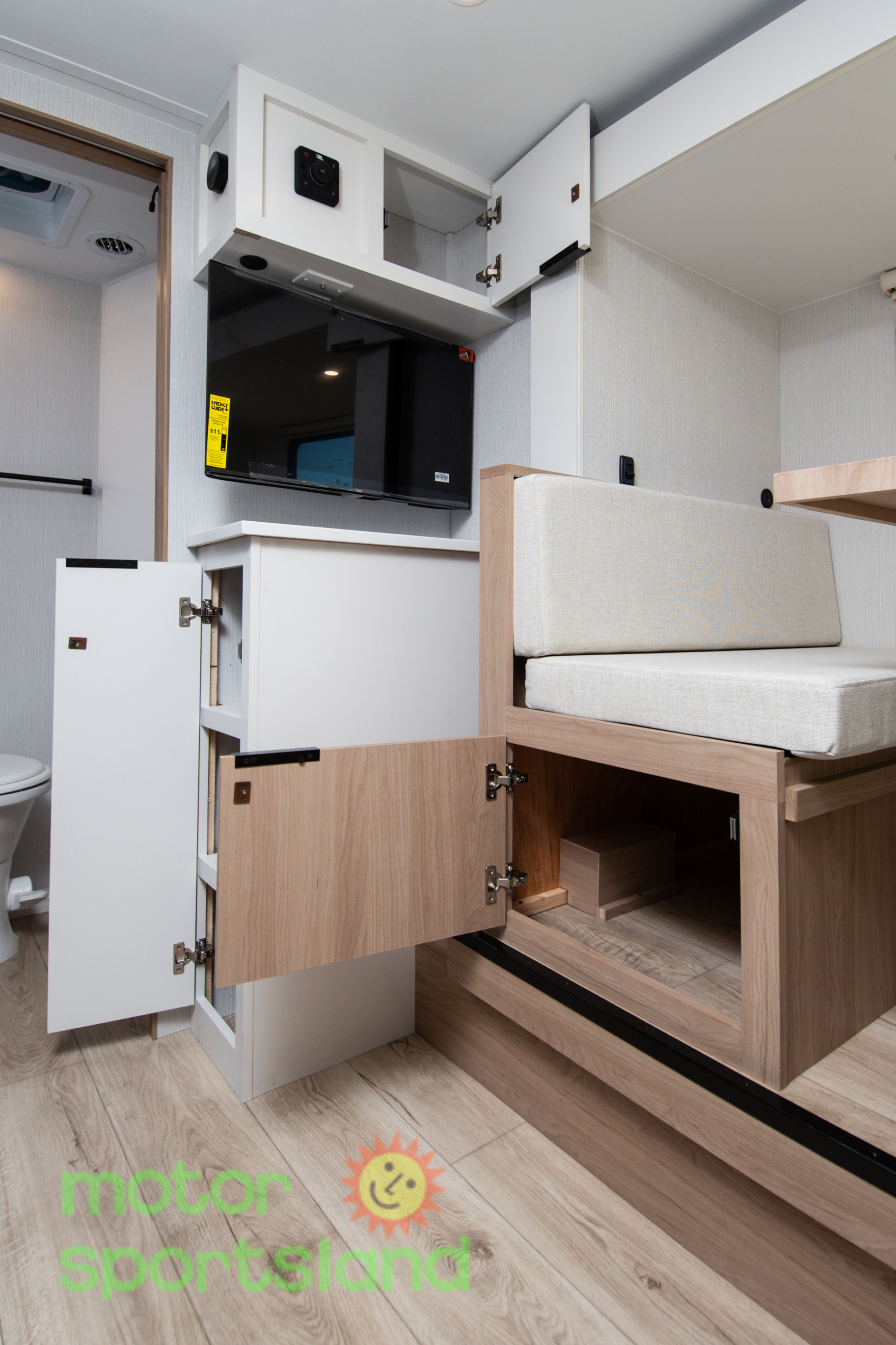 2026 Winnebago Micro Minnie 2108FBS - Image 39