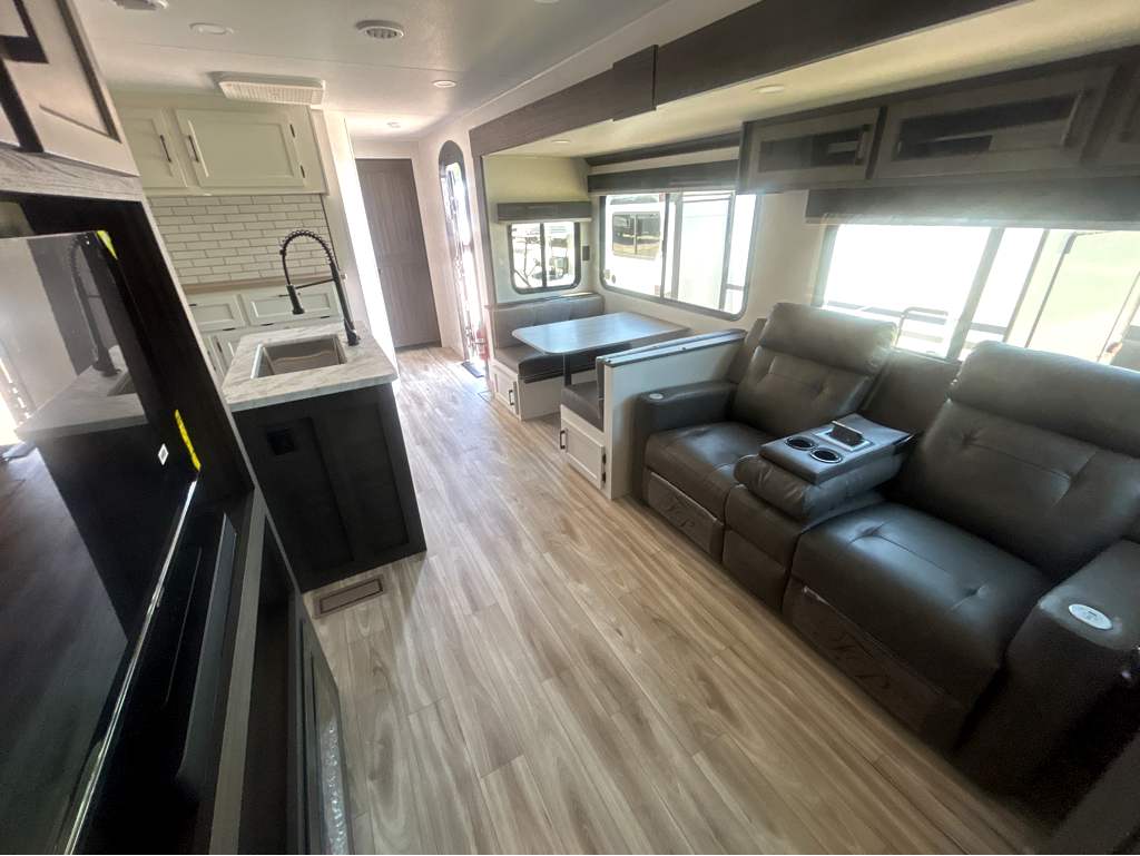 2026 VENTURE RV SPORTTREK 327VIK - Image 24
