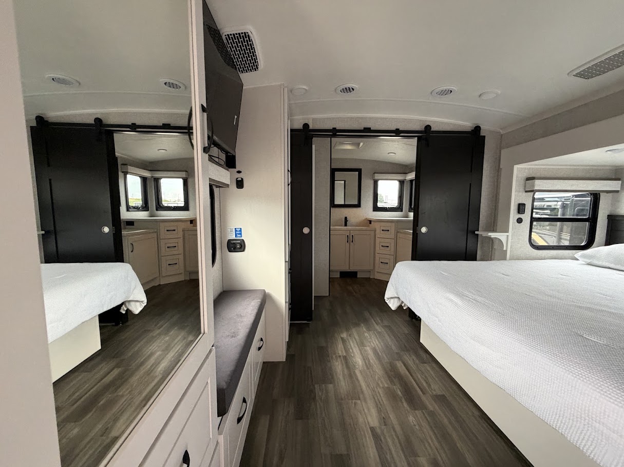 2025 JAYCO NORTH POINT 382FLRB - Image 31