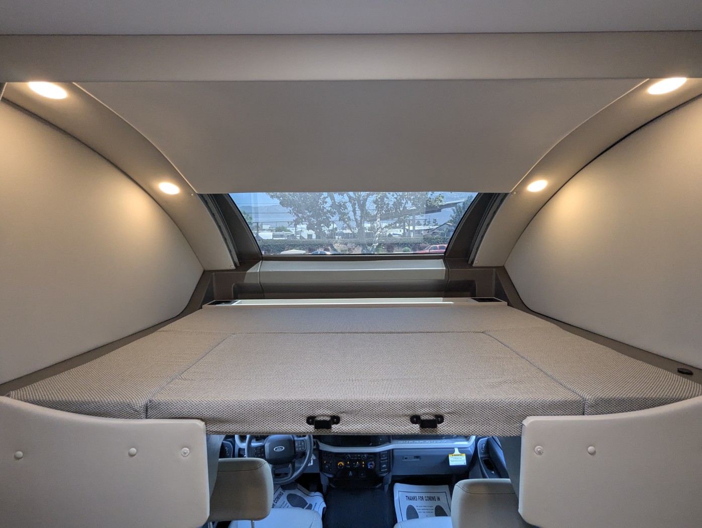 2027 Thor Motor Coach Omni X32 - Image 27