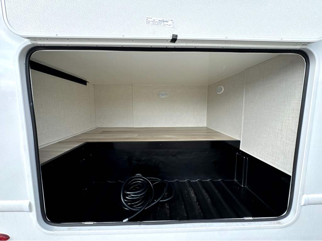 2027 THOR MOTOR COACH MAGNITUDE GA21 - Image 5