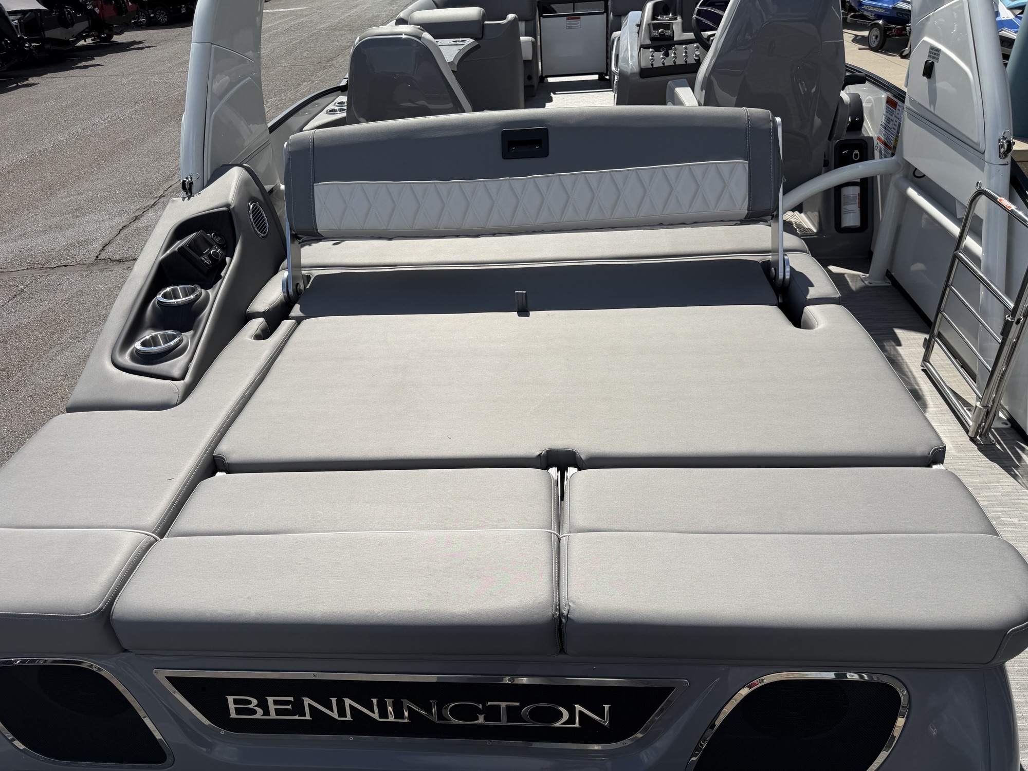 2023 Bennington 25QSBA Swingback with Power Arch - Image 30