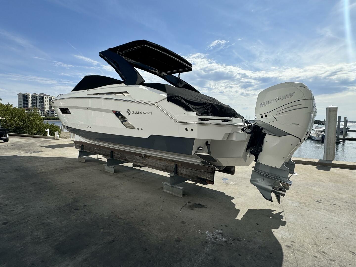 2019 Cruisers Yachts 338 - Image 6