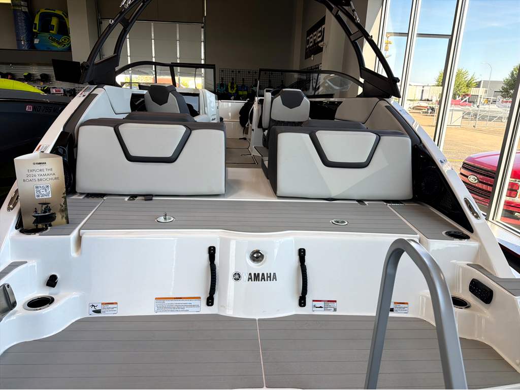 2026 Yamaha Boats AR250 - Image 5
