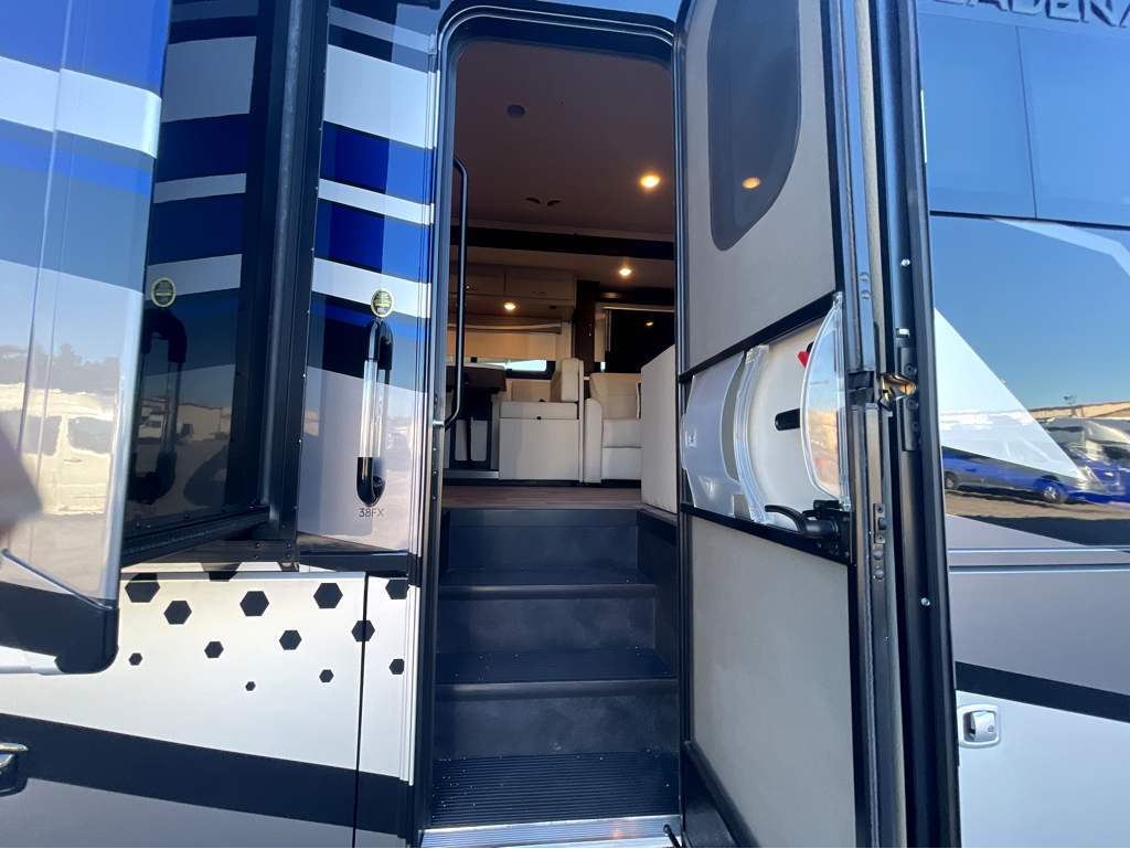 2026 THOR MOTOR COACH PASADENA 38FX - Image 22