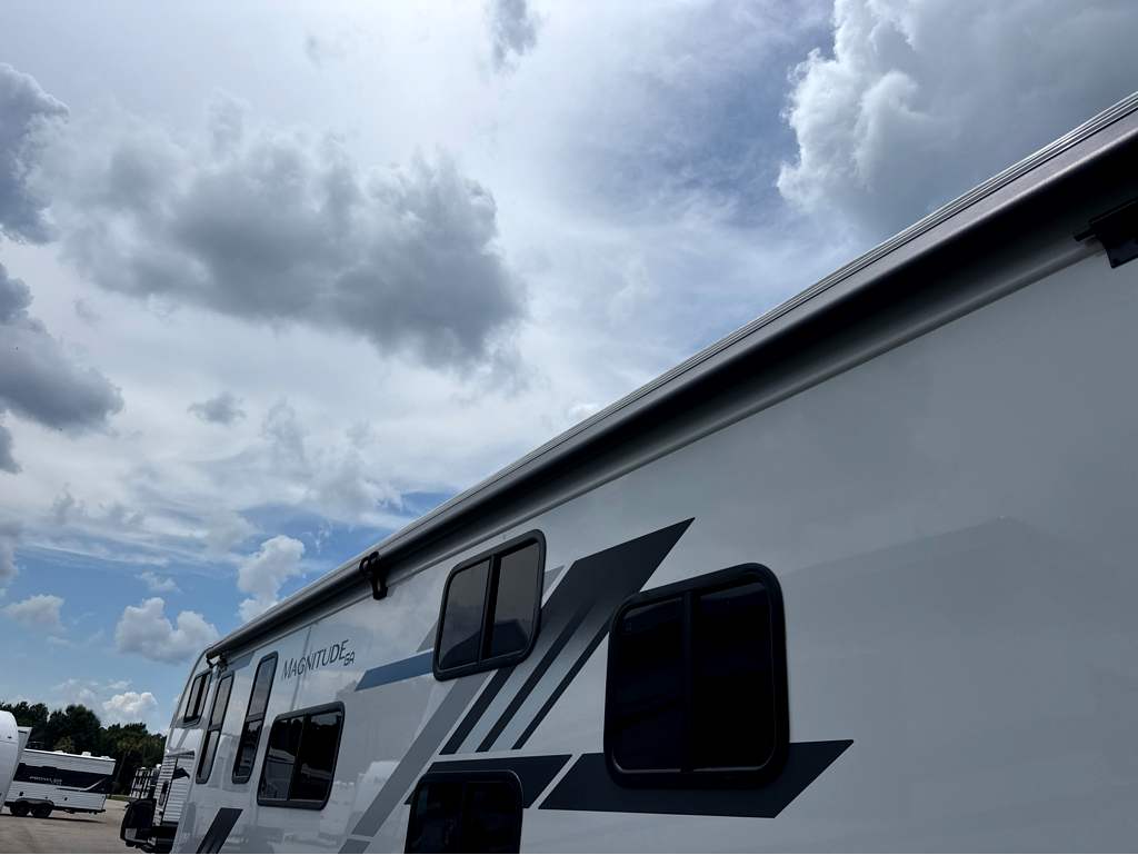 2027 THOR MOTOR COACH MAGNITUDE GA31 - Image 7