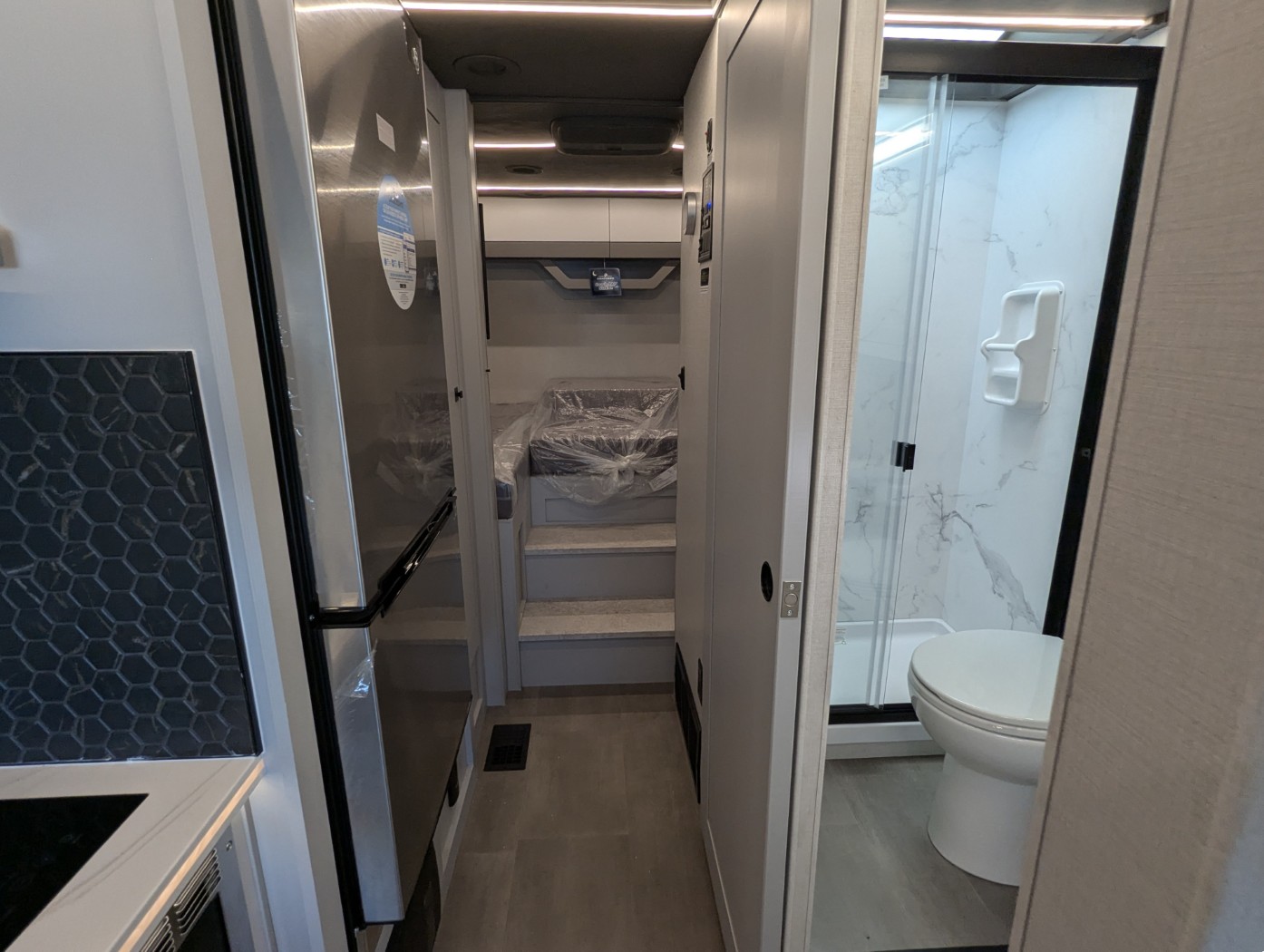 2026 Coachmen Euro 25TB - Image 16
