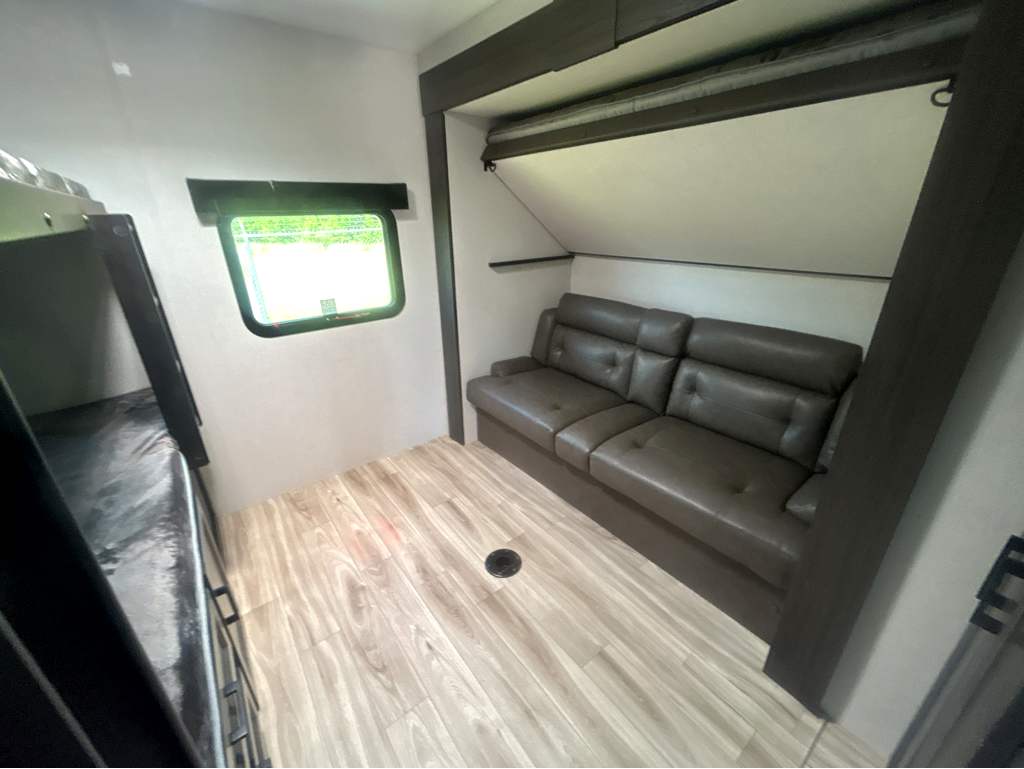 2026 VENTURE RV SPORTTREK 327VIK - Image 20
